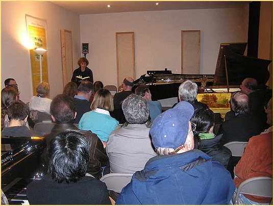 Perri reads at Klavierhaus